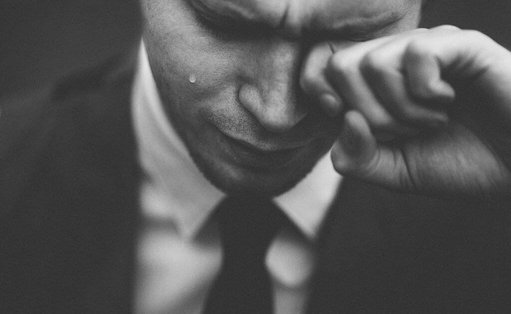 Why Do My Eyes Burn When I Cry